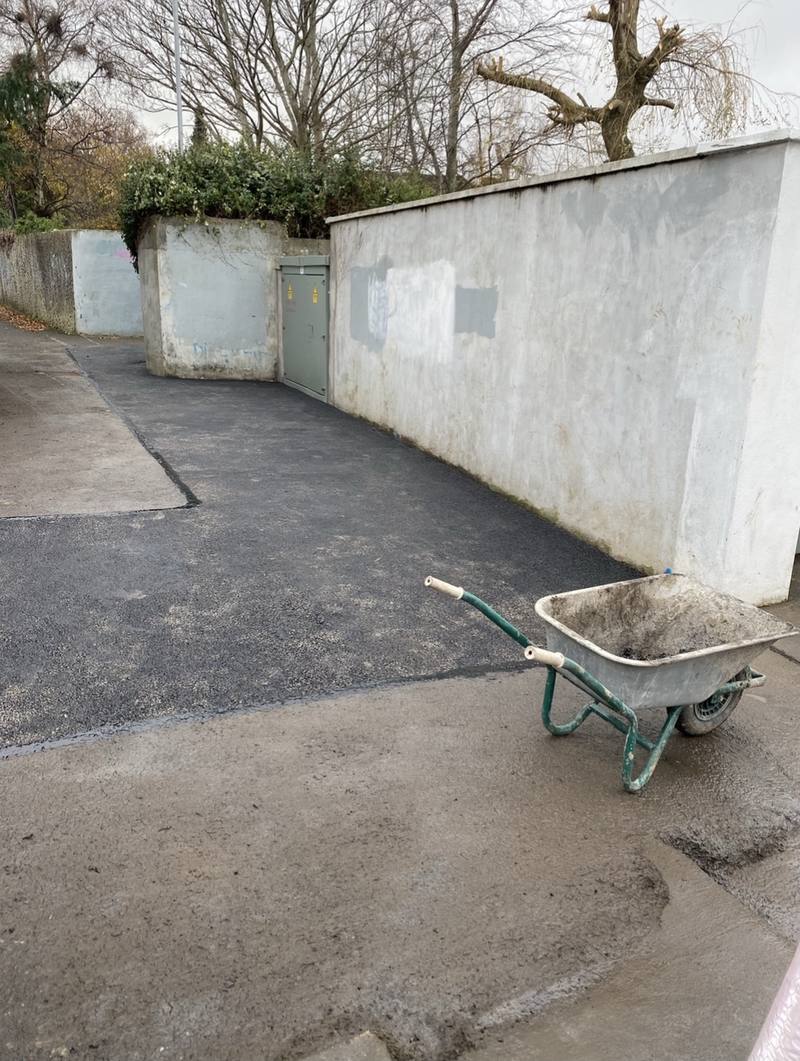 The new strip of tarmac along the lane, from the other end