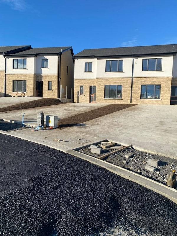 Housing estate job: new tarmac up to the houses